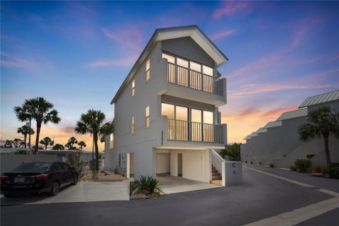 Townhouse in Englewood, Florida 2 bedrooms, 126.07 sq.m. № 2235571