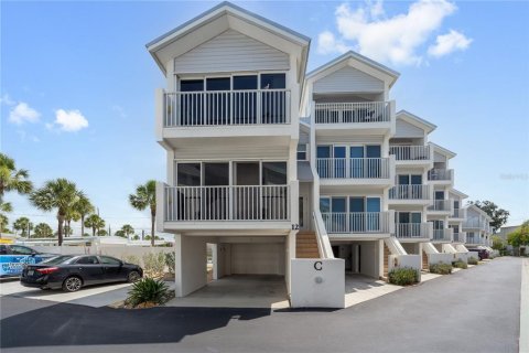 Townhouse in Englewood, Florida 2 bedrooms, 126.07 sq.m. № 2235571 - photo 2