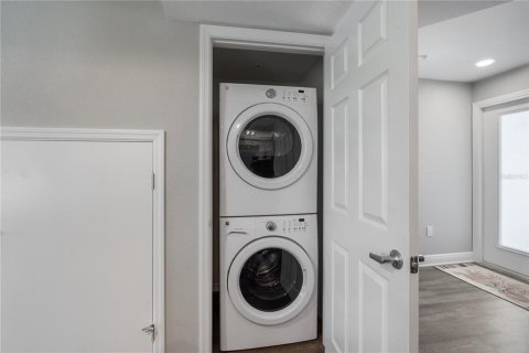 Townhouse in Englewood, Florida 2 bedrooms, 126.07 sq.m. № 2235571 - photo 19