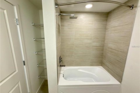 Condo in Orlando, Florida, 3 bedrooms № 2227151 - photo 29