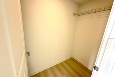 Condo in Orlando, Florida, 3 bedrooms № 2227151 - photo 16
