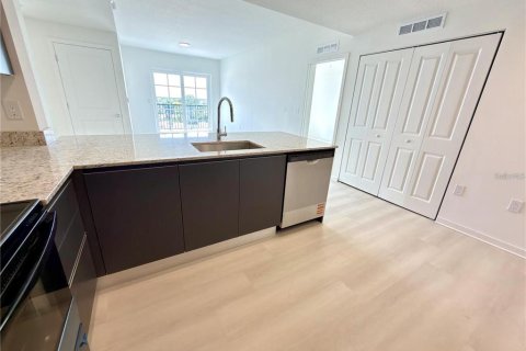 Condo in Orlando, Florida, 3 bedrooms № 2227151 - photo 6