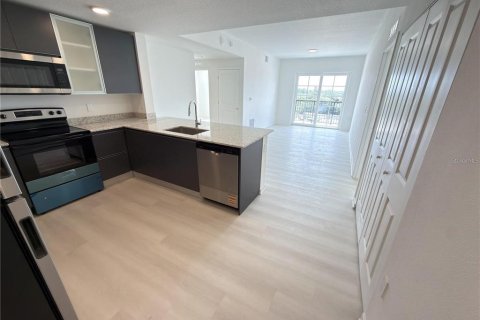 Condo in Orlando, Florida, 3 bedrooms № 2227151 - photo 4