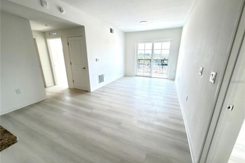 Condo in Orlando, Florida, 3 bedrooms № 2227151 - photo 7