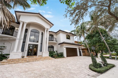 Villa ou maison à vendre à Miami Lakes, Floride: 4 chambres, 351.45 m2 № 2025443 - photo 5