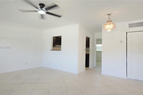 Condo in Pompano Beach, Florida, 1 bedroom № 1958296 - photo 4