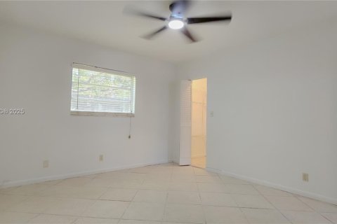 Condo in Pompano Beach, Florida, 1 bedroom № 1958296 - photo 8