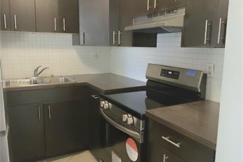 Condo in Pompano Beach, Florida, 1 bedroom № 1958296 - photo 6