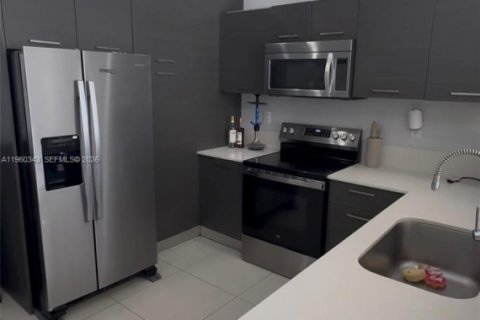 Touwnhouse à vendre à Lauderhill, Floride: 2 chambres, 104.05 m2 № 2025158 - photo 3