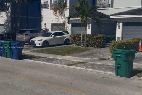 Touwnhouse à vendre à Lauderhill, Floride: 2 chambres, 104.05 m2 № 2025158 - photo 2