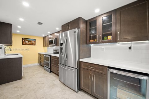 Townhouse in Pembroke Pines, Florida 3 bedrooms, 157.75 sq.m. № 1991856 - photo 12