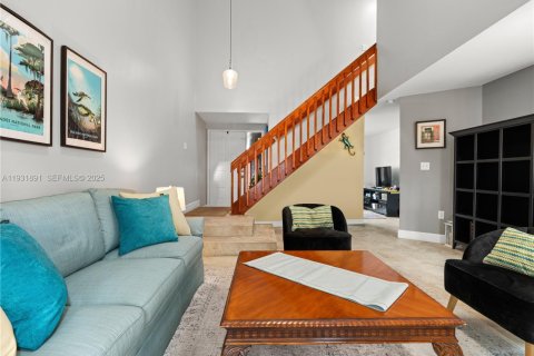 Townhouse in Pembroke Pines, Florida 3 bedrooms, 157.75 sq.m. № 1991856 - photo 7