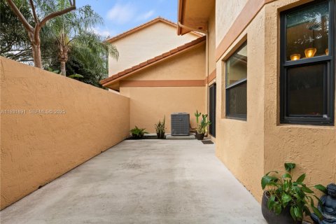 Townhouse in Pembroke Pines, Florida 3 bedrooms, 157.75 sq.m. № 1991856 - photo 28