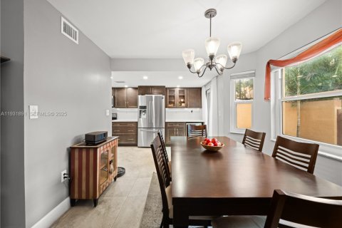 Townhouse in Pembroke Pines, Florida 3 bedrooms, 157.75 sq.m. № 1991856 - photo 14