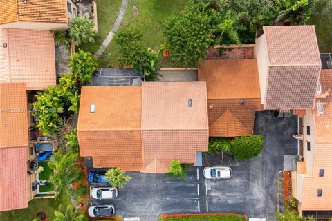 Townhouse in Pembroke Pines, Florida 3 bedrooms, 157.75 sq.m. № 1991856 - photo 4