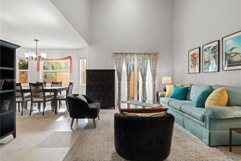 Townhouse in Pembroke Pines, Florida 3 bedrooms, 157.75 sq.m. № 1991856 - photo 6