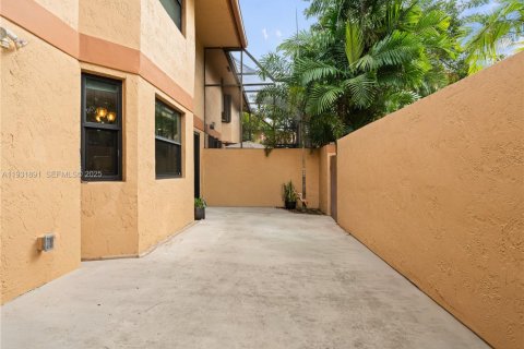 Townhouse in Pembroke Pines, Florida 3 bedrooms, 157.75 sq.m. № 1991856 - photo 27