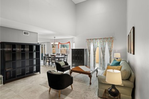 Townhouse in Pembroke Pines, Florida 3 bedrooms, 157.75 sq.m. № 1991856 - photo 9