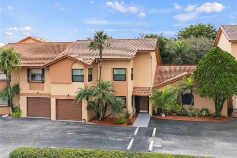 Townhouse in Pembroke Pines, Florida 3 bedrooms, 157.75 sq.m. № 1991856 - photo 2