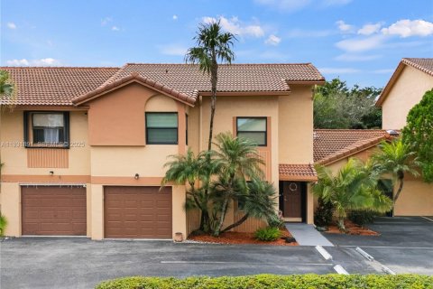 Townhouse in Pembroke Pines, Florida 3 bedrooms, 157.75 sq.m. № 1991856 - photo 1