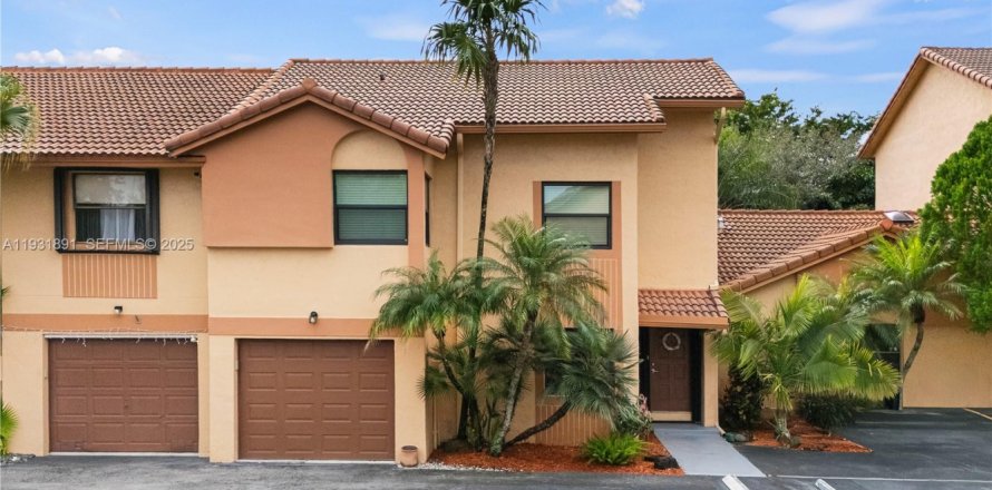 Townhouse in Pembroke Pines, Florida 3 bedrooms, 157.75 sq.m. № 1991856