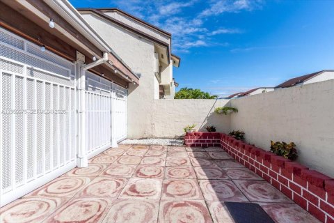 Condo in Miami, Florida, 3 bedrooms № 2005980 - photo 9