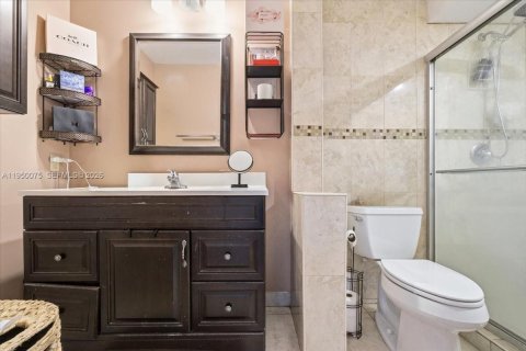 Condo in Miami, Florida, 3 bedrooms № 2005980 - photo 26