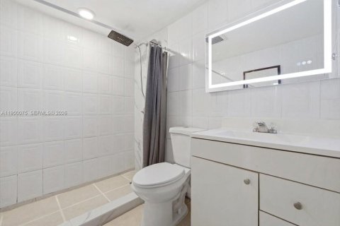 Condo in Miami, Florida, 3 bedrooms № 2005980 - photo 20
