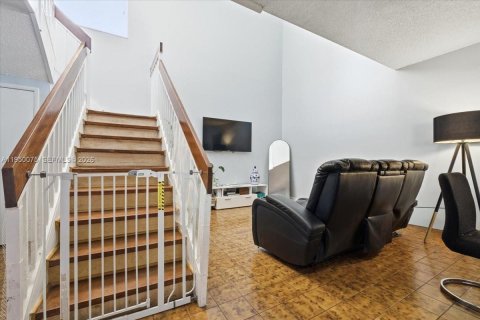 Condo in Miami, Florida, 3 bedrooms № 2005980 - photo 12