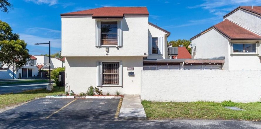 Condo in Miami, Florida, 3 bedrooms № 2005980