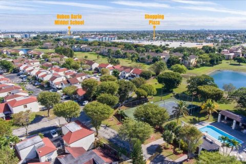 Condo in Miami, Florida, 3 bedrooms № 2005980 - photo 6