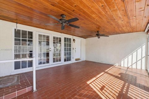 Condo in Miami, Florida, 3 bedrooms № 2005980 - photo 10