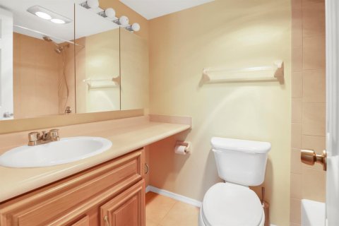Condo in Royal Palm Beach, Florida, 2 bedrooms № 2187994 - photo 8
