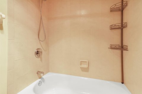 Condo in Royal Palm Beach, Florida, 2 bedrooms № 2187994 - photo 9
