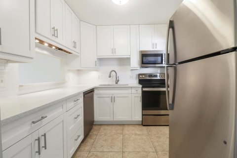 Condo in Royal Palm Beach, Florida, 2 bedrooms № 2187994 - photo 14