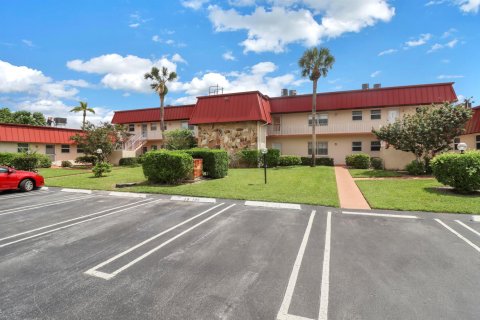 Condo in Royal Palm Beach, Florida, 2 bedrooms № 2187994