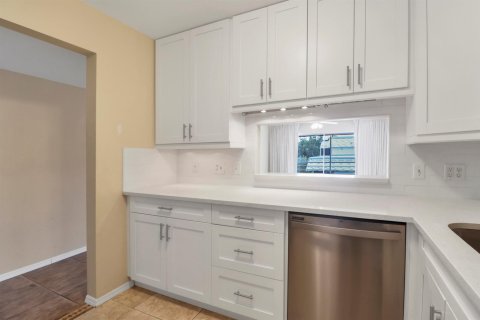 Condo in Royal Palm Beach, Florida, 2 bedrooms № 2187994 - photo 4