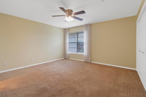 Condo in Royal Palm Beach, Florida, 2 bedrooms № 2187994 - photo 10