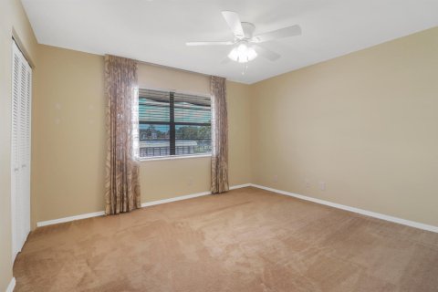 Condo in Royal Palm Beach, Florida, 2 bedrooms № 2187994 - photo 11