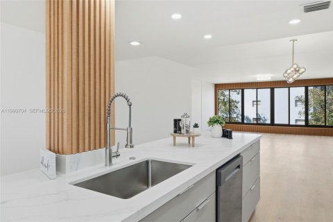 Condominio en venta en Pembroke Pines, Florida, 2 dormitorios, 140 m2 № 2052478 - foto 15