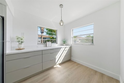 Condominio en venta en Pembroke Pines, Florida, 2 dormitorios, 140 m2 № 2052478 - foto 8