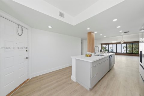 Condominio en venta en Pembroke Pines, Florida, 2 dormitorios, 140 m2 № 2052478 - foto 5