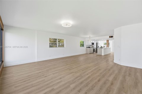 Condominio en venta en Pembroke Pines, Florida, 2 dormitorios, 140 m2 № 2052478 - foto 13