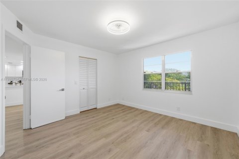 Condominio en venta en Pembroke Pines, Florida, 2 dormitorios, 140 m2 № 2052478 - foto 20