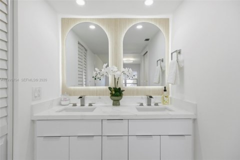 Condominio en venta en Pembroke Pines, Florida, 2 dormitorios, 140 m2 № 2052478 - foto 25