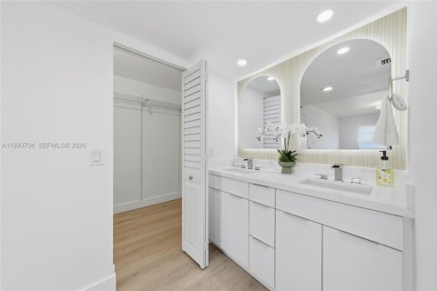 Condominio en venta en Pembroke Pines, Florida, 2 dormitorios, 140 m2 № 2052478 - foto 26