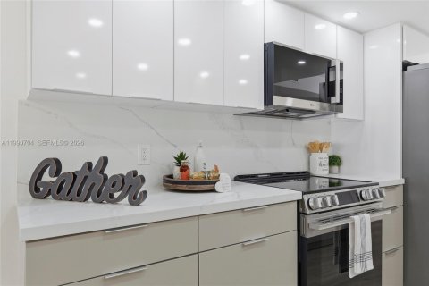 Condominio en venta en Pembroke Pines, Florida, 2 dormitorios, 140 m2 № 2052478 - foto 7