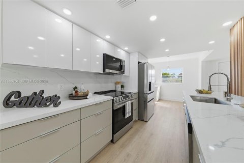 Condominio en Pembroke Pines, Florida, 2 dormitorios  № 2052478