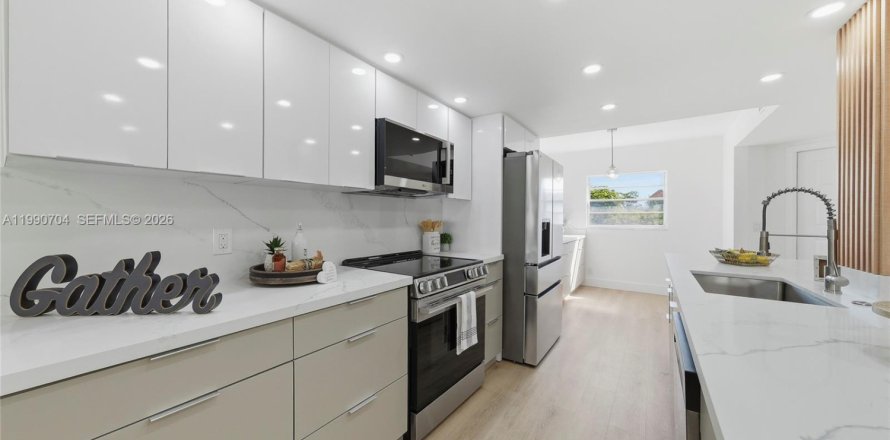 Condominio en Pembroke Pines, Florida, 2 dormitorios  № 2052478