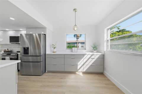 Condominio en venta en Pembroke Pines, Florida, 2 dormitorios, 140 m2 № 2052478 - foto 9